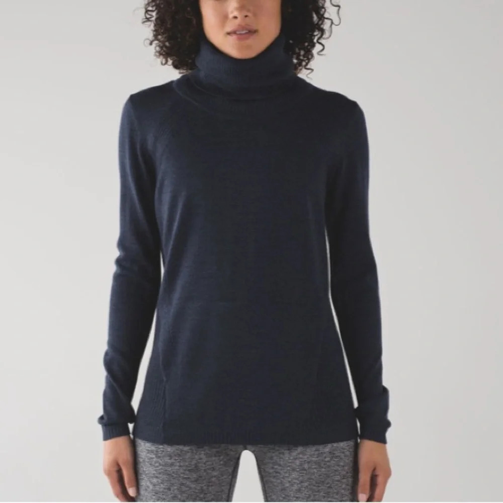 Lululemon Lululemon Sweat And Savasana turtleneck Sweater 17964